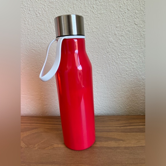 NEW! Toyota Water Bottle - Picture 2 of 4